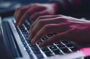 AI Prompts CEOs and CHROs Use to Master Organizational Restructuring