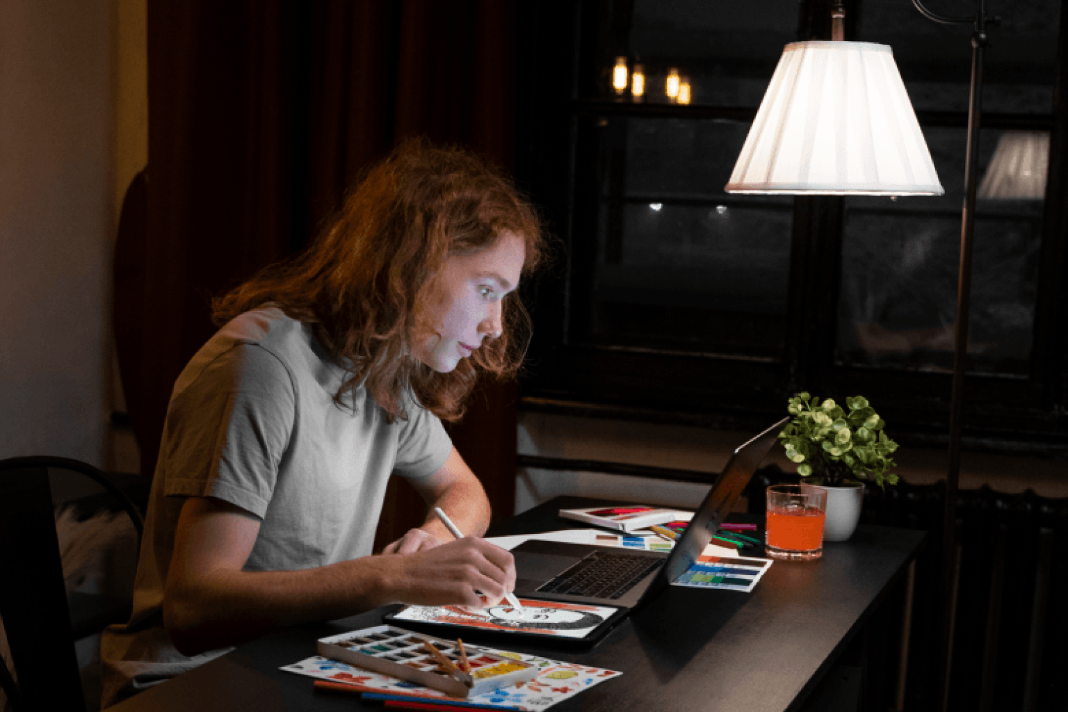 woman-drawing-ipad-medium-shot 1